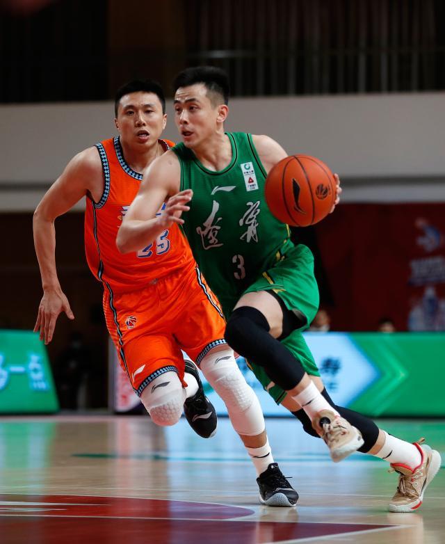 争冠组同取开门红！辽篮双枪发威 广东惊险过关